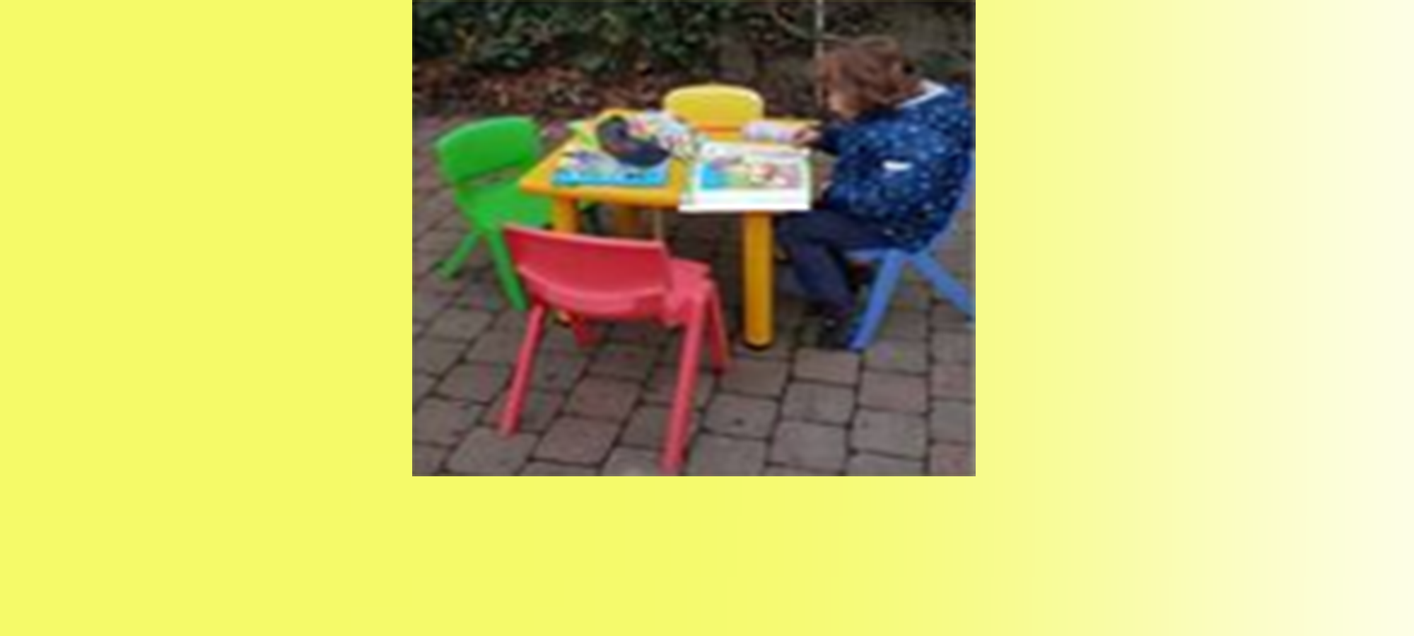tafel en 4 stoeltjes
